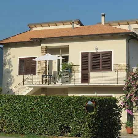 Apartment “bouganville” Loc Avane Pisa